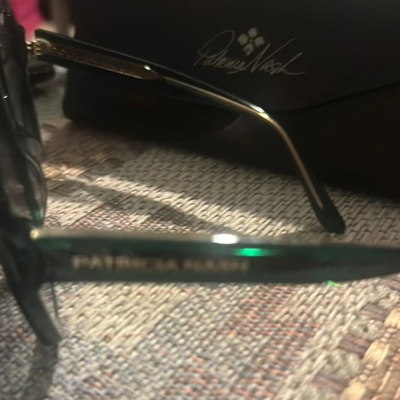 Patricia Nash Green Oversized Sunglasses - Picture 3 of 6